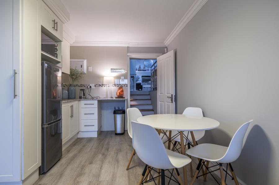 5 Bedroom Property for Sale in Glentana Western Cape